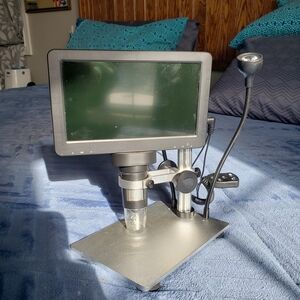 Digital Microscope with LCD Screen - Black